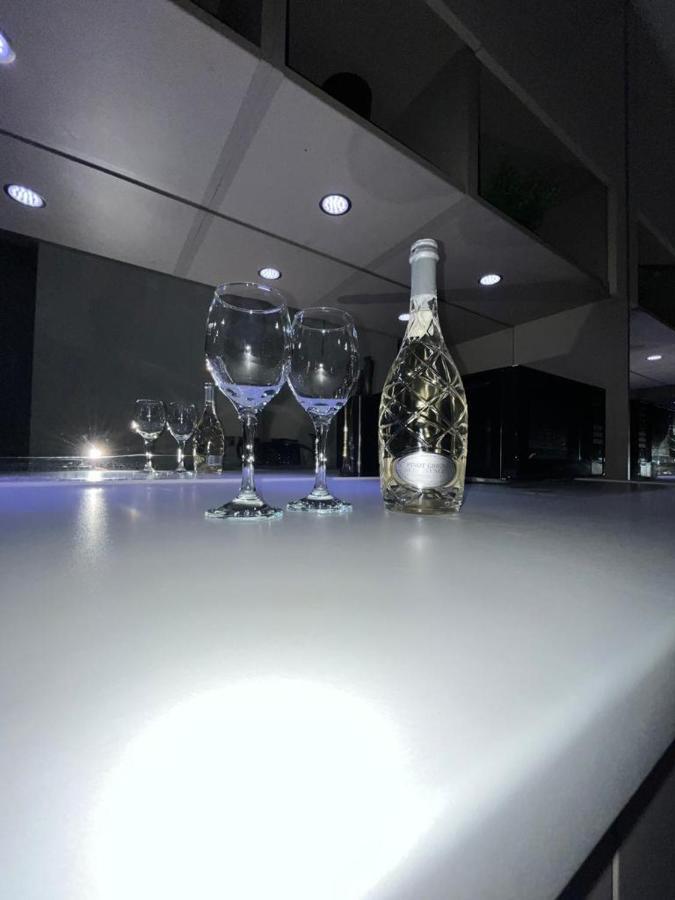 Luxurious Dlr Apartment Londýn Exteriér fotografie