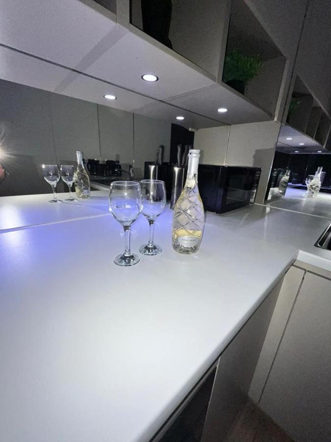 Luxurious Dlr Apartment Londýn Exteriér fotografie